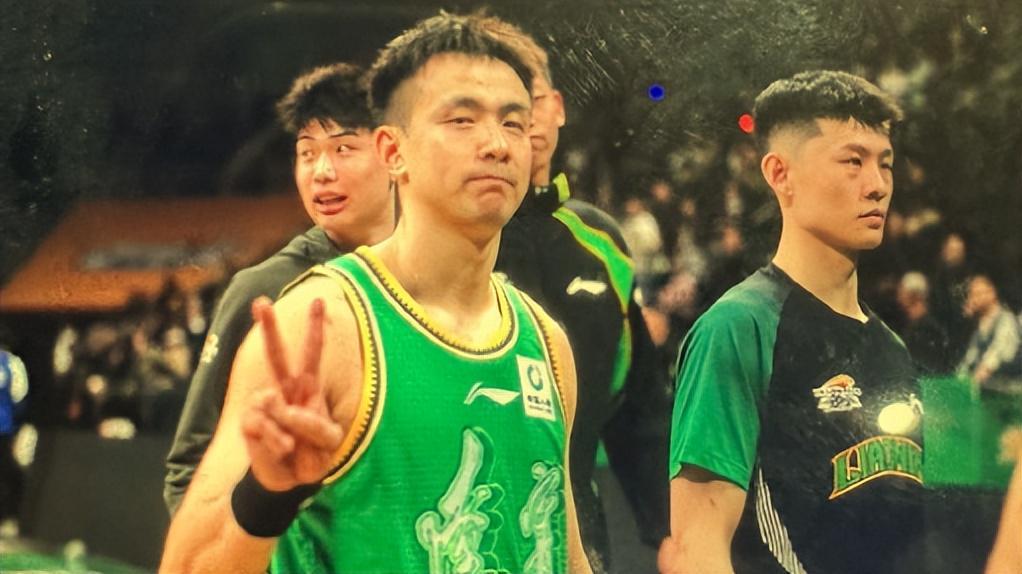 kaiyun-赵继伟2+4攻功不可没!鄢手骐10+1王者归来,莫兰德7+8,辽篮领先2分